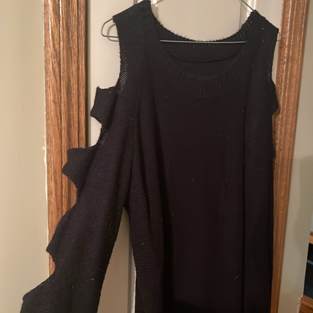 COLD SHOULDER TOP - Picture 2 of 5
